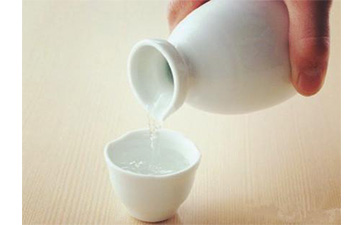 白酒二維碼防偽標(biāo)簽可以給企業(yè)帶來什么優(yōu)勢(shì)及價(jià)值？